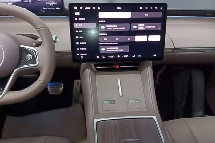 Used Hima Luxeed R7 2025 Range-Extended Version 251 km Max Audio And AC Panel