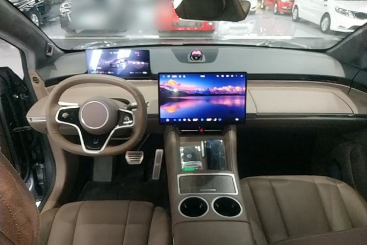 Used Hima Luxeed R7 2025 Range-Extended Version 251 km Max Center Console