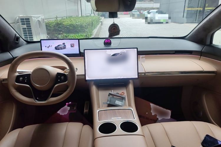 Used Hima Luxeed R7 2025 Extended-Range 331km Ultra Center Console