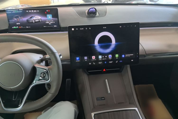 Used Hima Luxeed R7 2025 Range-Extended Version 251 km Max Center Console