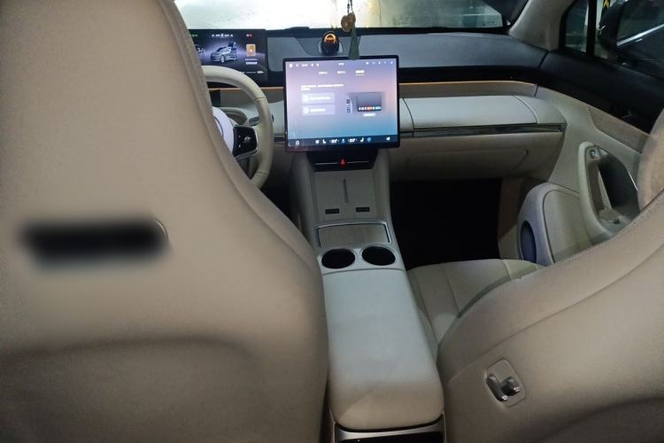 Used Hima Luxeed R7 2025 Range-Extended Version 251 km Max Center Console