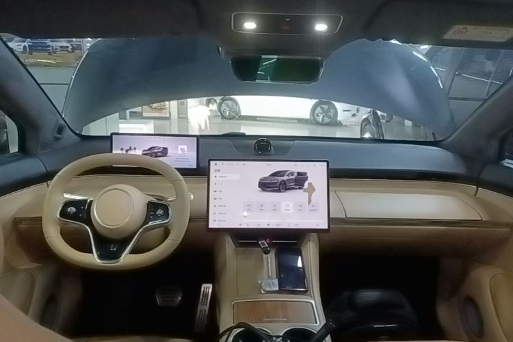 Used Hima Luxeed R7 2025 Extended-Range 331km Ultra Center Console