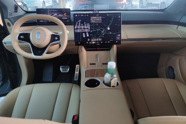 Used Hima Luxeed R7 2025 Extended-Range 331km Ultra Center Console