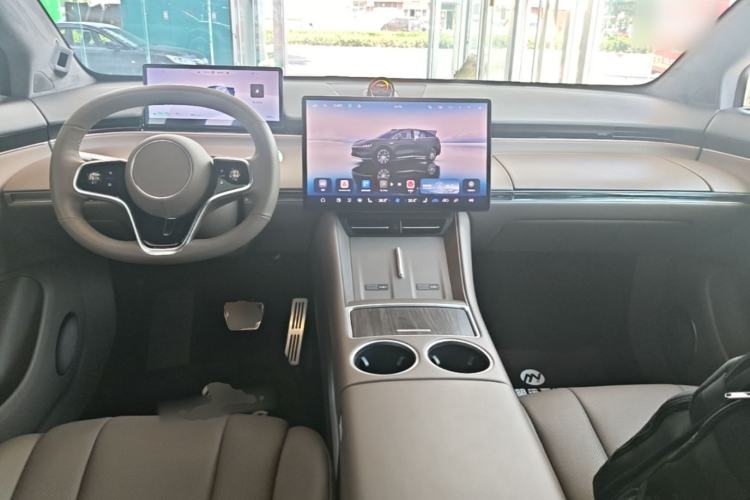 Used Hima Luxeed R7 2025 Range-Extended Version 251 km Max Center Console