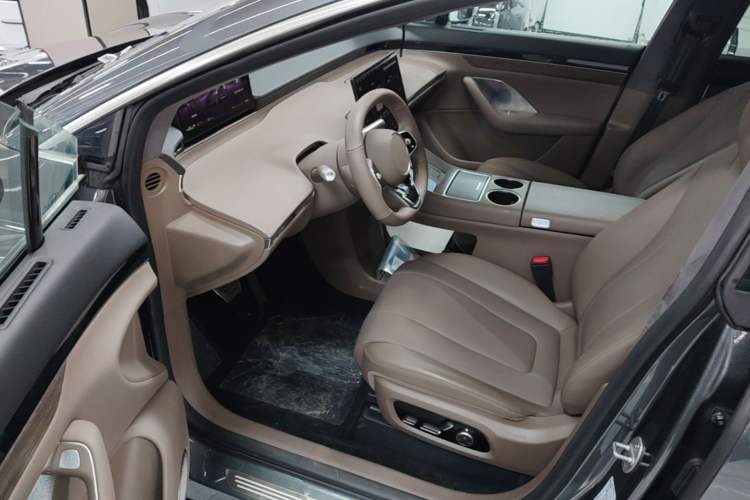 Used Hima Luxeed R7 2025 Extended-Range 331km Ultra Driver Seat