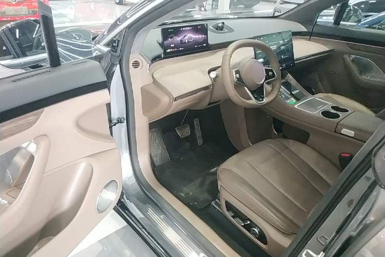 Used Hima Luxeed R7 2025 Range-Extended Version 251 km Max Driver Seat