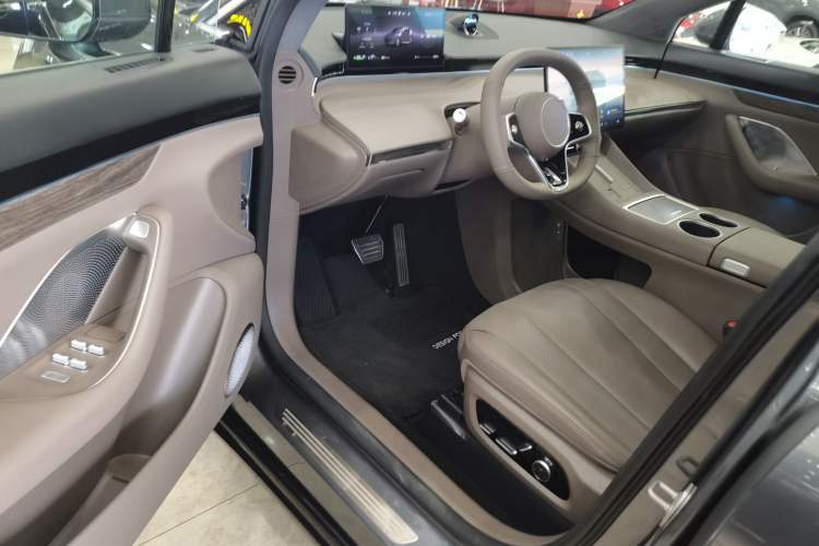 Used Hima Luxeed R7 2025 Range-Extended Version 251 km Max Driver Seat