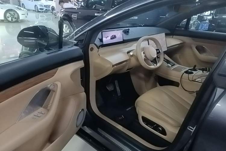 Used Hima Luxeed R7 2025 Extended-Range 331km Ultra Driver Seat