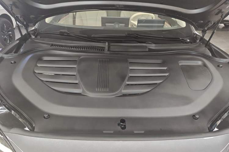 Used Hima Luxeed R7 2025 Extended-Range 251km Pro Engine Bay