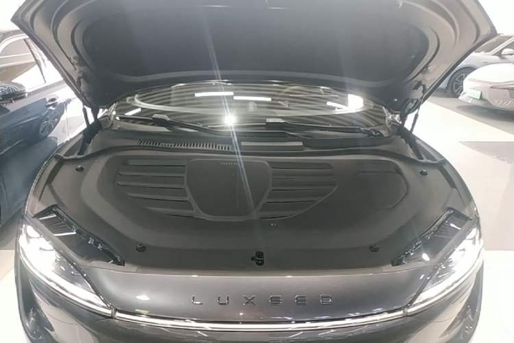 Used Hima Luxeed R7 2025 Range-Extended Version 251 km Max Engine Bay