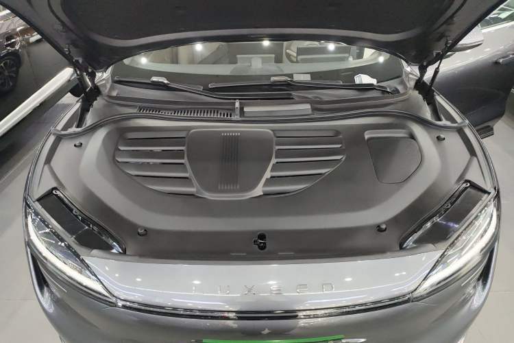 Used Hima Luxeed R7 2025 Range-Extended Version 251 km Max Engine Bay