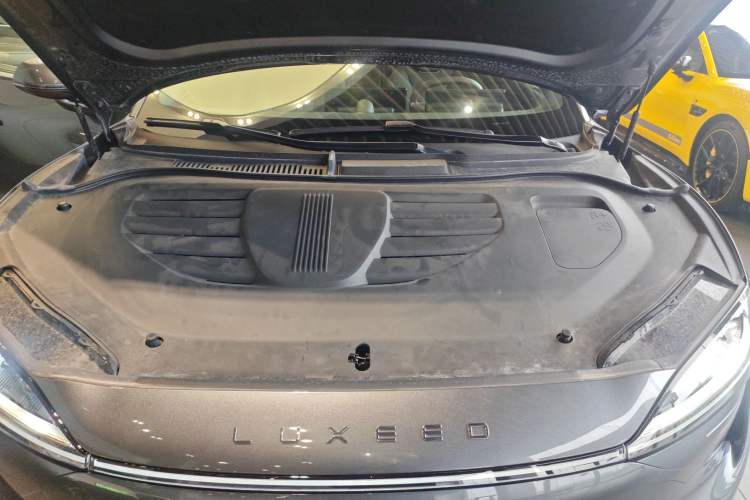 Used Hima Luxeed R7 2025 Range-Extended Version 251 km Max Engine Bay