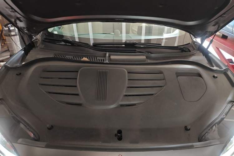 Used Hima Luxeed R7 2025 Range-Extended Version 251 km Max Engine Bay