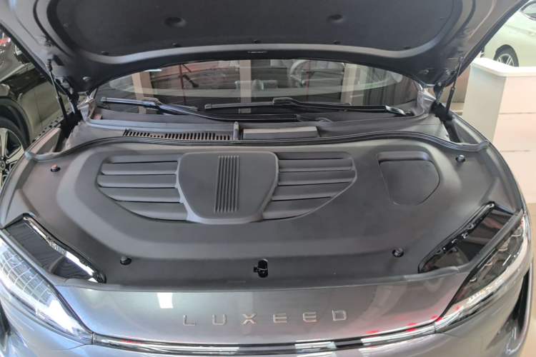 Used Hima Luxeed R7 2025 Range-Extended Version 251 km Max Engine Bay