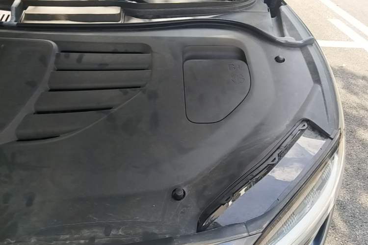Used Hima Luxeed R7 2025 Range-Extended Version 251 km Max Engine Bay Left