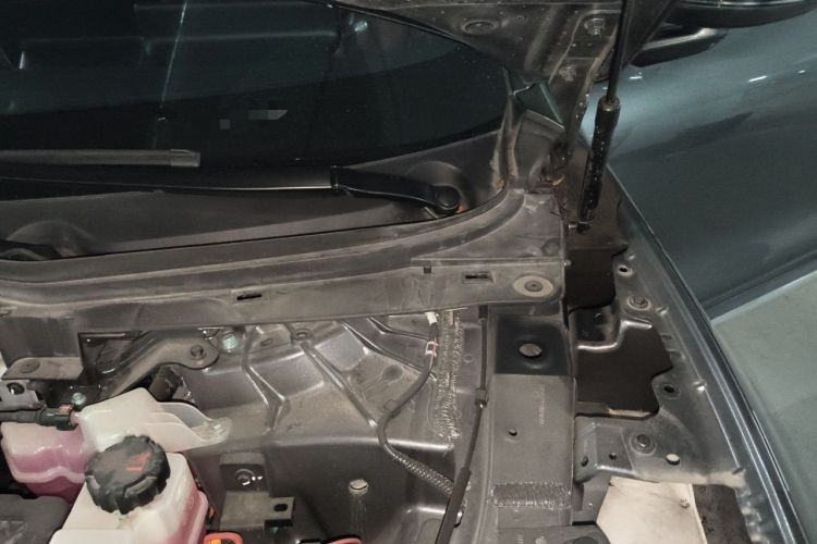 Used Hima Luxeed R7 2025 Range-Extended Version 251 km Max Engine Bay Left