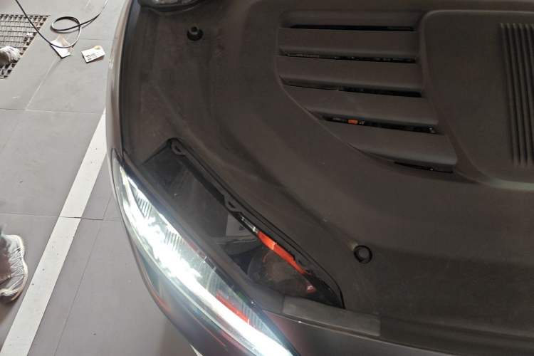 Used Hima Luxeed R7 2025 Range-Extended Version 251 km Max Engine Bay Right