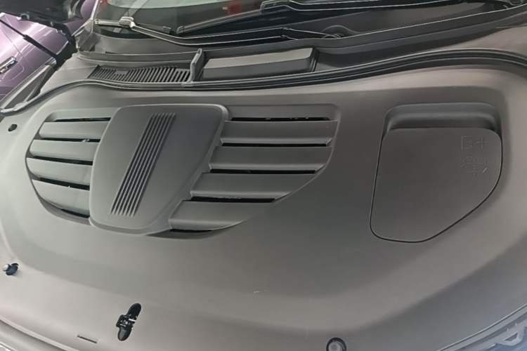 Used Hima Luxeed R7 2025 Range-Extended Version 251 km Max Engine Bay