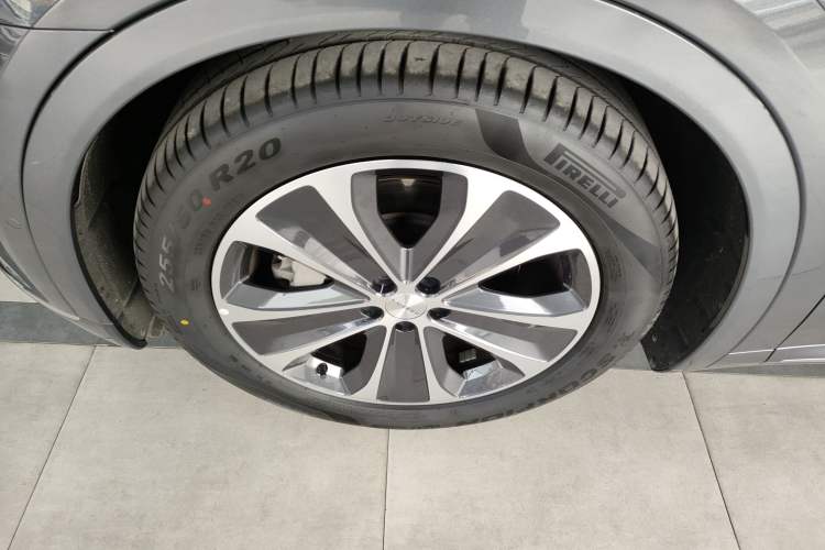 Used Hima Luxeed R7 2025 Range-Extended Version 251 km Max Exterior 4