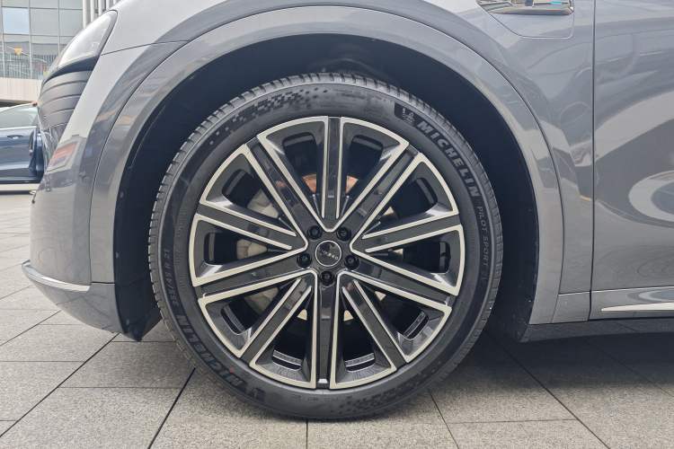 Used Hima Luxeed R7 2025 Range-Extended Version 251 km Max Exterior 4