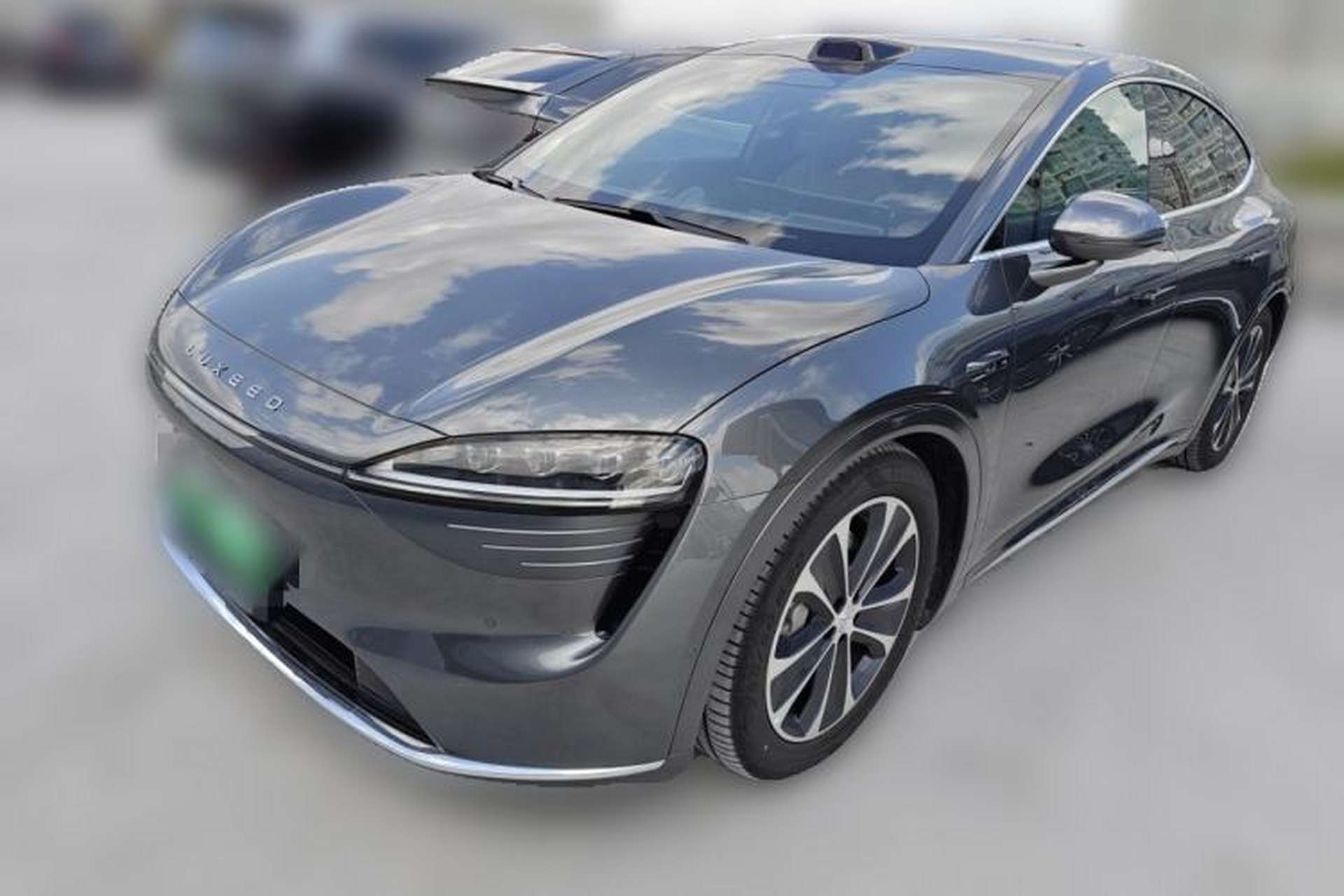 Used Hima Luxeed R7 2025 Range-Extended Version 251 km Max Front Left 45 Deg