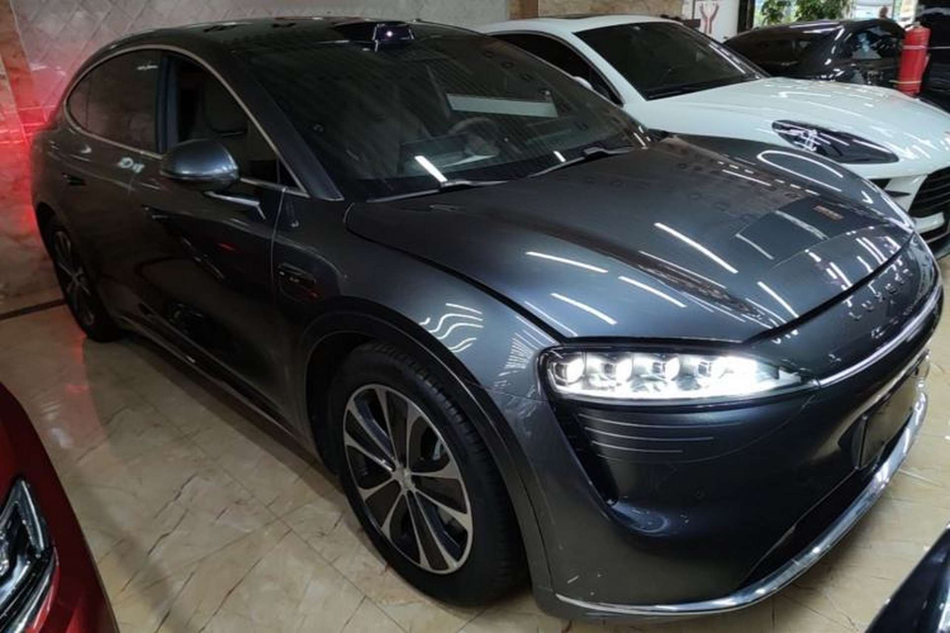 Used Hima Luxeed R7 2025 Range-Extended Version 251 km Max Front Right 45 Deg