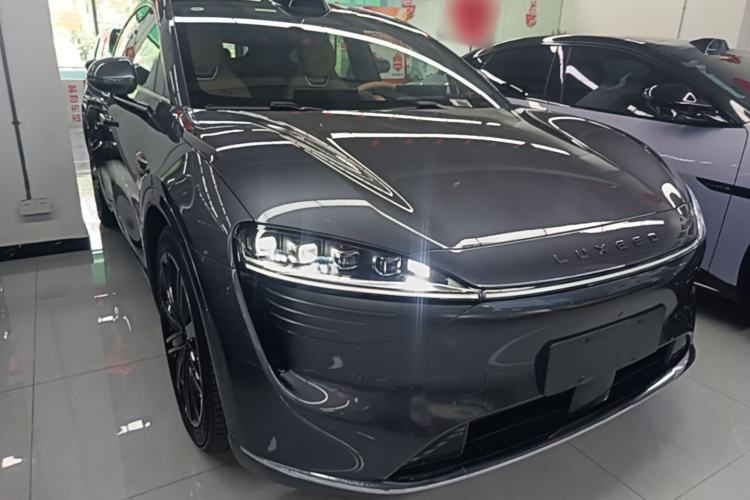 Used Hima Luxeed R7 2025 Range-Extended Version 251 km Max Front Right 45 Deg