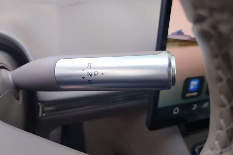 Used Hima Luxeed R7 2025 Range-Extended Version 251 km Max Gear Lever