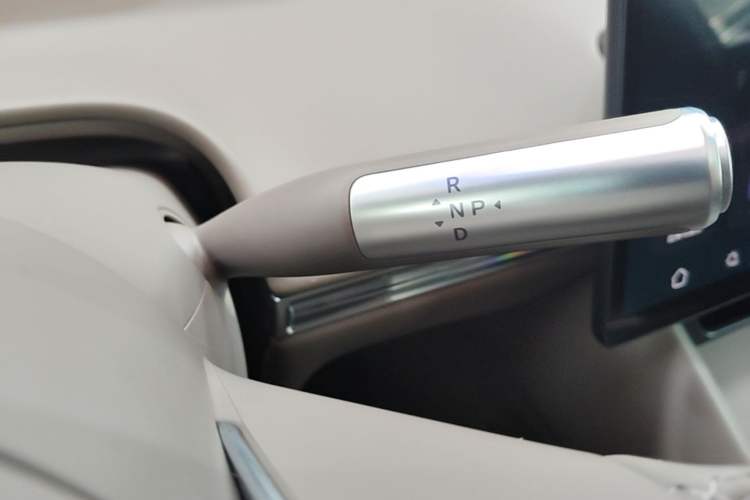 Used Hima Luxeed R7 2025 Range-Extended Version 251 km Max Gear Lever