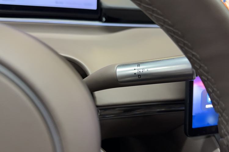 Used Hima Luxeed R7 2025 Range-Extended Version 251 km Max Gear Lever