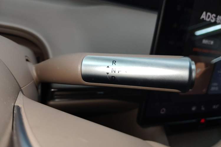 Used Hima Luxeed R7 2025 Extended-Range 331km Ultra Gear Lever