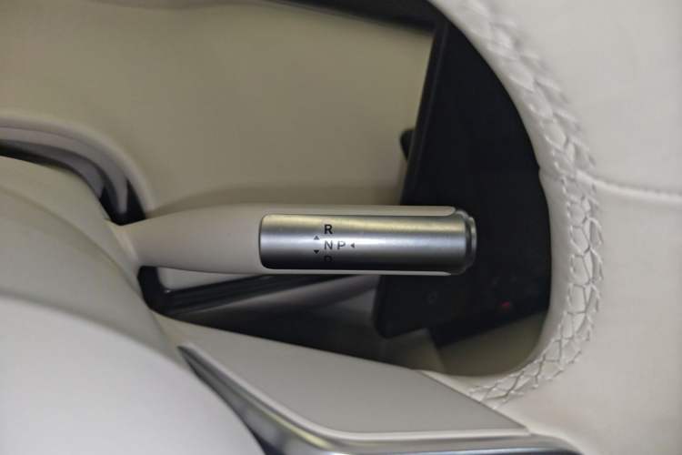 Used Hima Luxeed R7 2025 Range-Extended Version 251 km Max Gear Lever