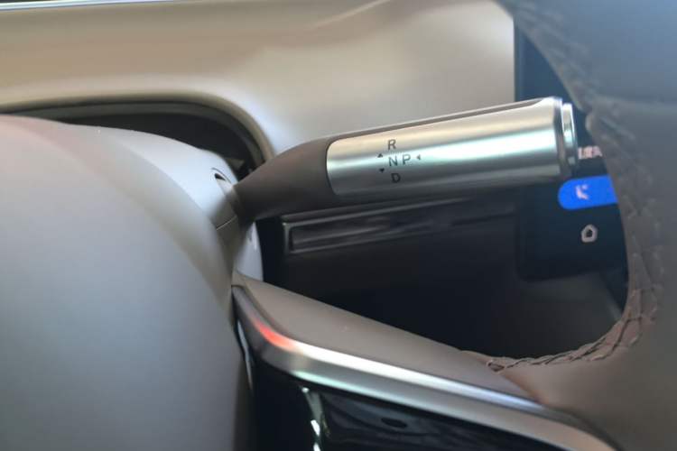 Used Hima Luxeed R7 2025 Range-Extended Version 251 km Max Gear Lever