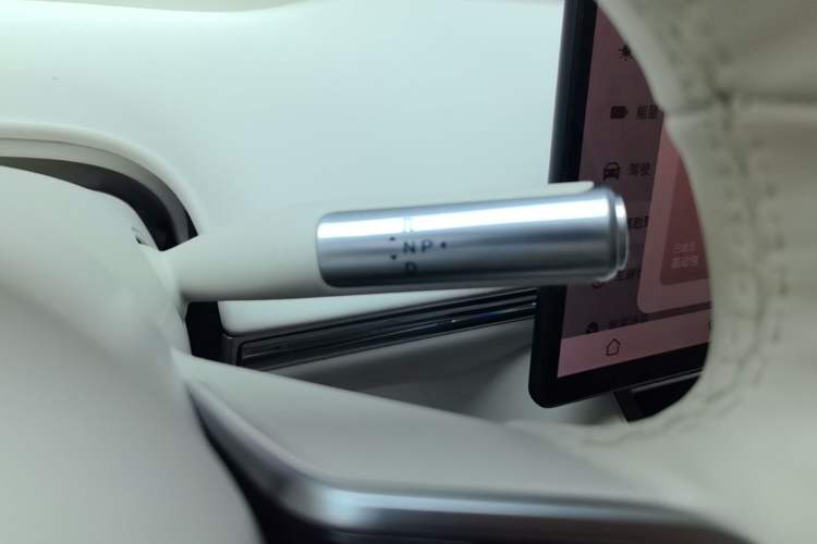 Used Hima Luxeed R7 2025 Range-Extended Version 251 km Max Gear Lever