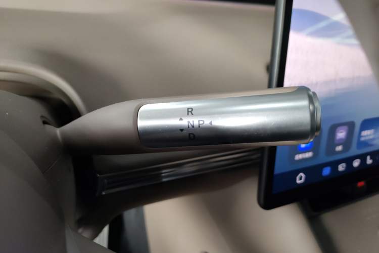 Used Hima Luxeed R7 2025 Range-Extended Version 251 km Max Gear Lever