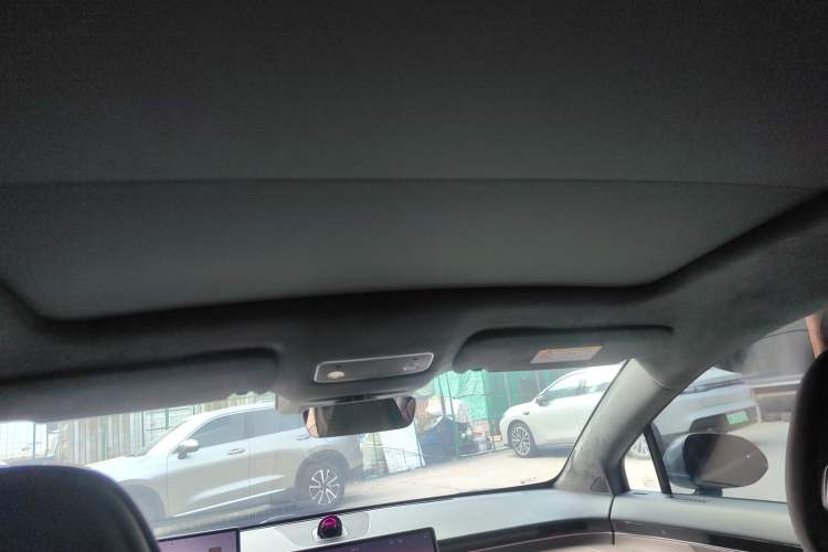 Used Hima Luxeed R7 2025 Range-Extended Version 251 km Max Headliner