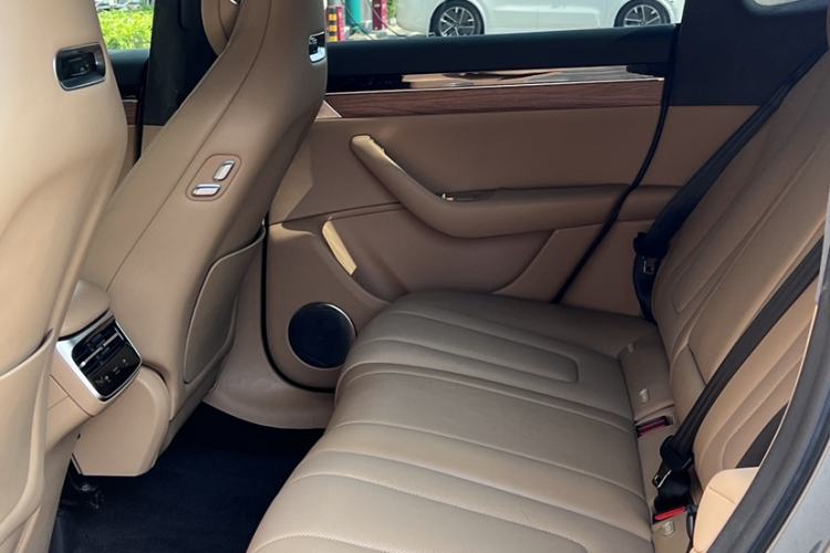 Used Hima Luxeed R7 2025 Extended-Range 331km Ultra Interior 1