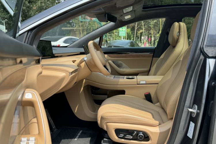 Used Hima Luxeed R7 2025 Extended-Range 331km Ultra Interior 1