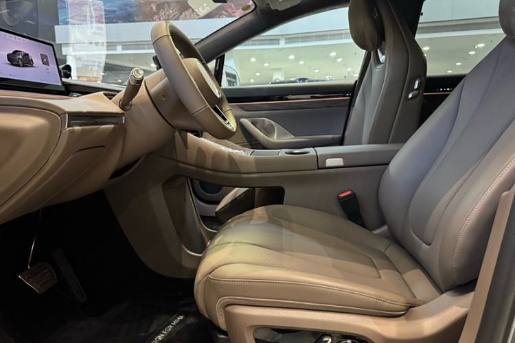 Used Hima Luxeed R7 2025 Range-Extended Version 251 km Max Interior 10