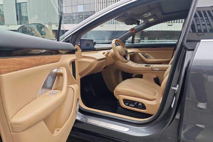 Used Hima Luxeed R7 2025 Range-Extended Version 251 km Max Interior 10