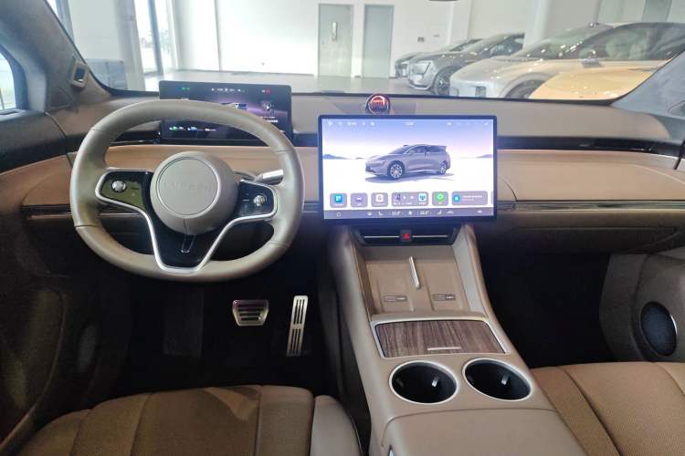 Used Hima Luxeed R7 2025 Range-Extended Version 251 km Max Interior 2