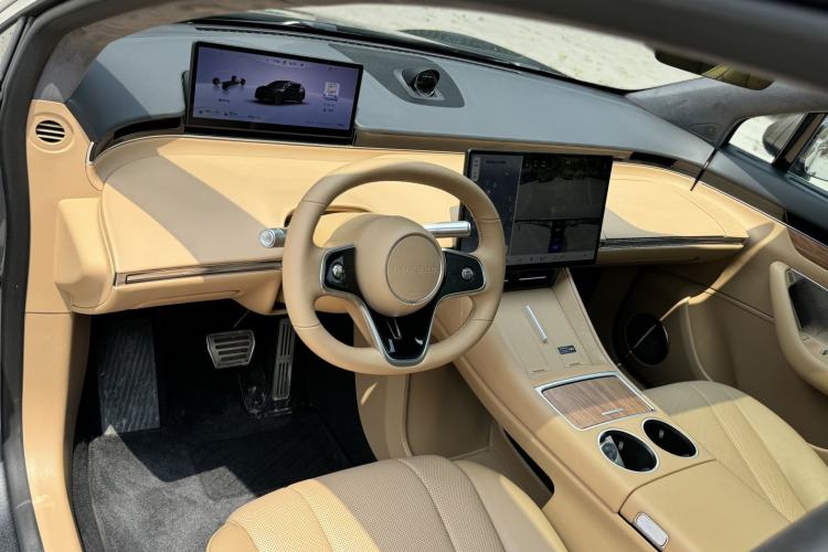 Used Hima Luxeed R7 2025 Extended-Range 331km Ultra Interior 2
