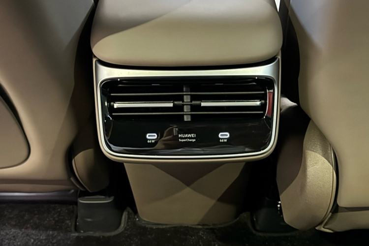 Used Hima Luxeed R7 2025 Range-Extended Version 251 km Max Interior 2