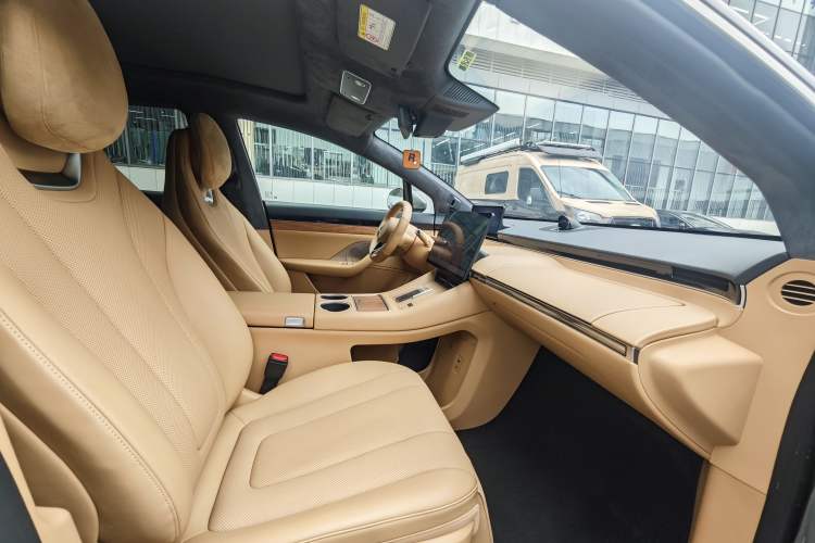 Used Hima Luxeed R7 2025 Range-Extended Version 251 km Max Interior 2
