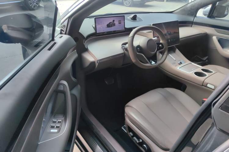 Used Hima Luxeed R7 2025 Range-Extended Version 251 km Max Interior 3