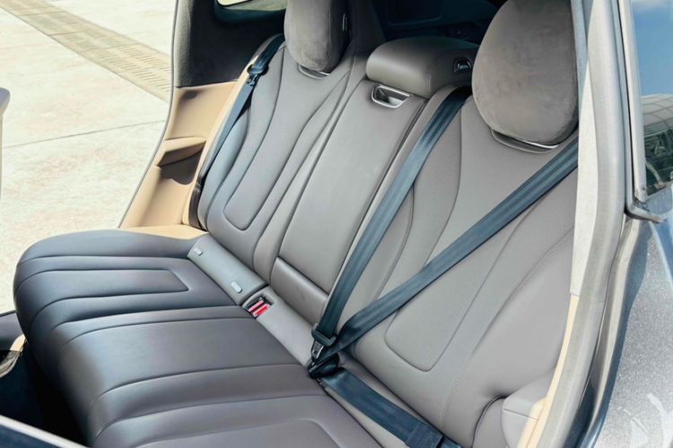 Used Hima Luxeed R7 2025 Range-Extended Version 251 km Max Interior 4