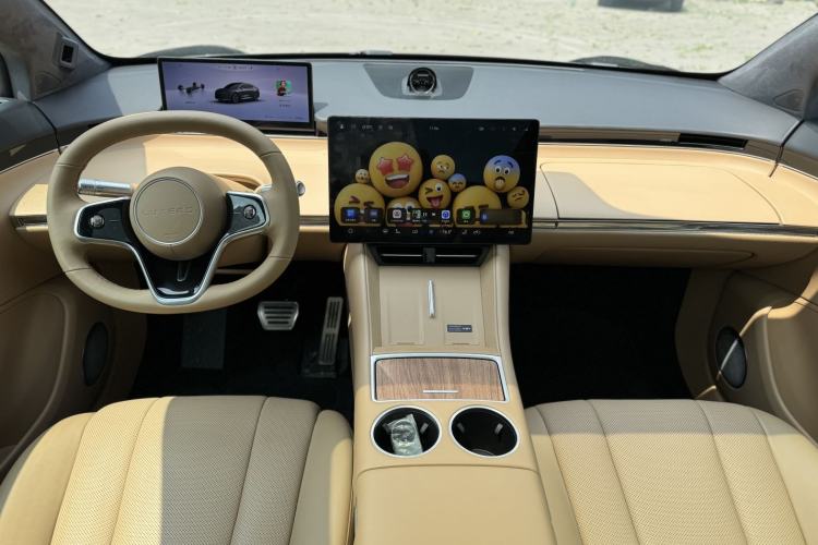 Used Hima Luxeed R7 2025 Extended-Range 331km Ultra Interior 4