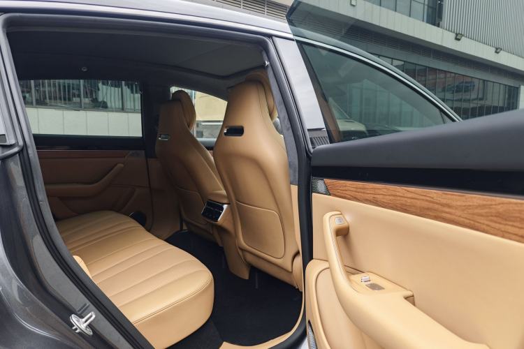 Used Hima Luxeed R7 2025 Range-Extended Version 251 km Max Interior 8