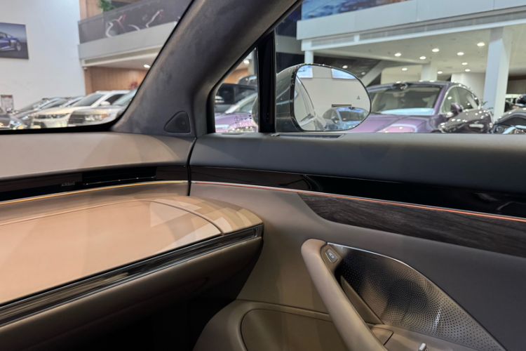 Used Hima Luxeed R7 2025 Range-Extended Version 251 km Max Interior 9