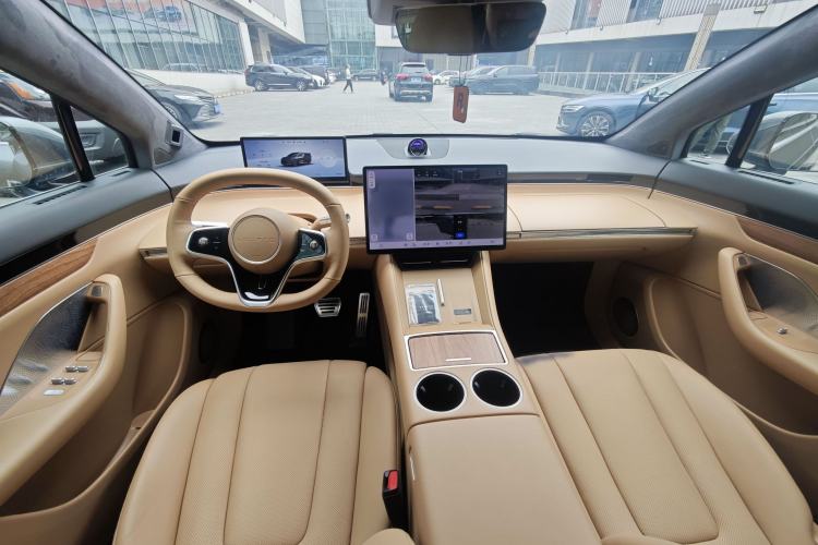 Used Hima Luxeed R7 2025 Range-Extended Version 251 km Max Interior 9
